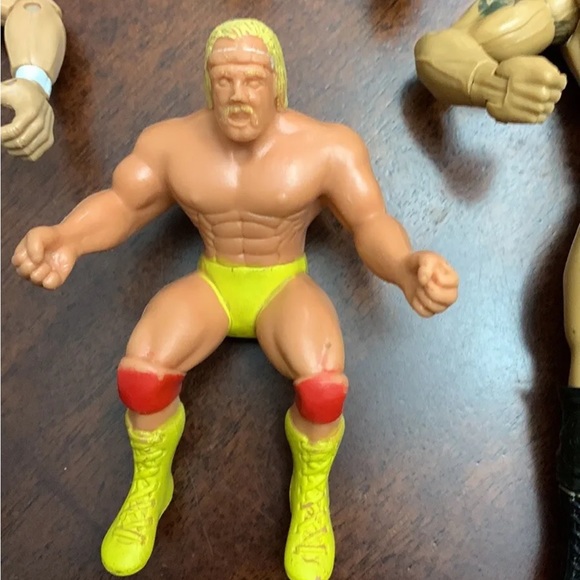8 WWE Wrestlers Action Figures Mostly Jakks Early 2000's - Picture 3 of 5